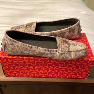 Tory Burch Natural Kendrick Driver Python Moccasin Size 8 M